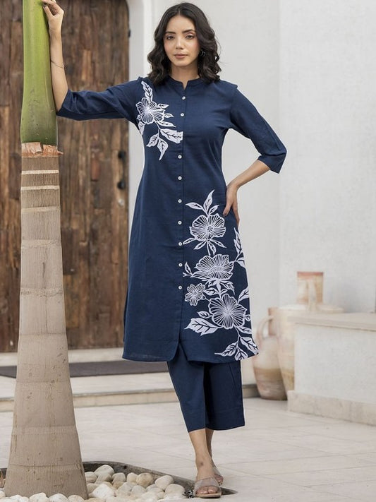 Blue & White Coloured Cotton with Floral Print Mandarin Collar Three-quarter Roll-up Sleeves Women Designer Party/Casual wear Straight shape Kurta with Trousers!!