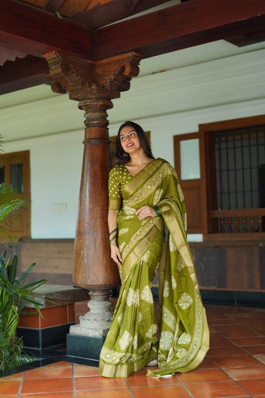 Mehendi Green with White Coloured Soft Cotton Crape with Zari Woven Pattu Border & Batik Printed Women Party/Festival wear Cotton Crape Saree with Blouse!!