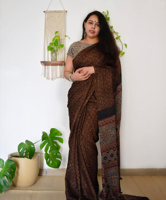 Brown Coloured Imported Cotton Digital print Women Party wear Saree with Blouse!!