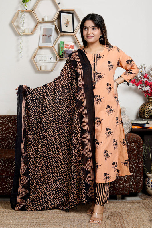 Peach & Black Coloured Pure Cotton with Print & Taussal Work Women Designer Party wear Kurti with Salwar & Dupatta!!