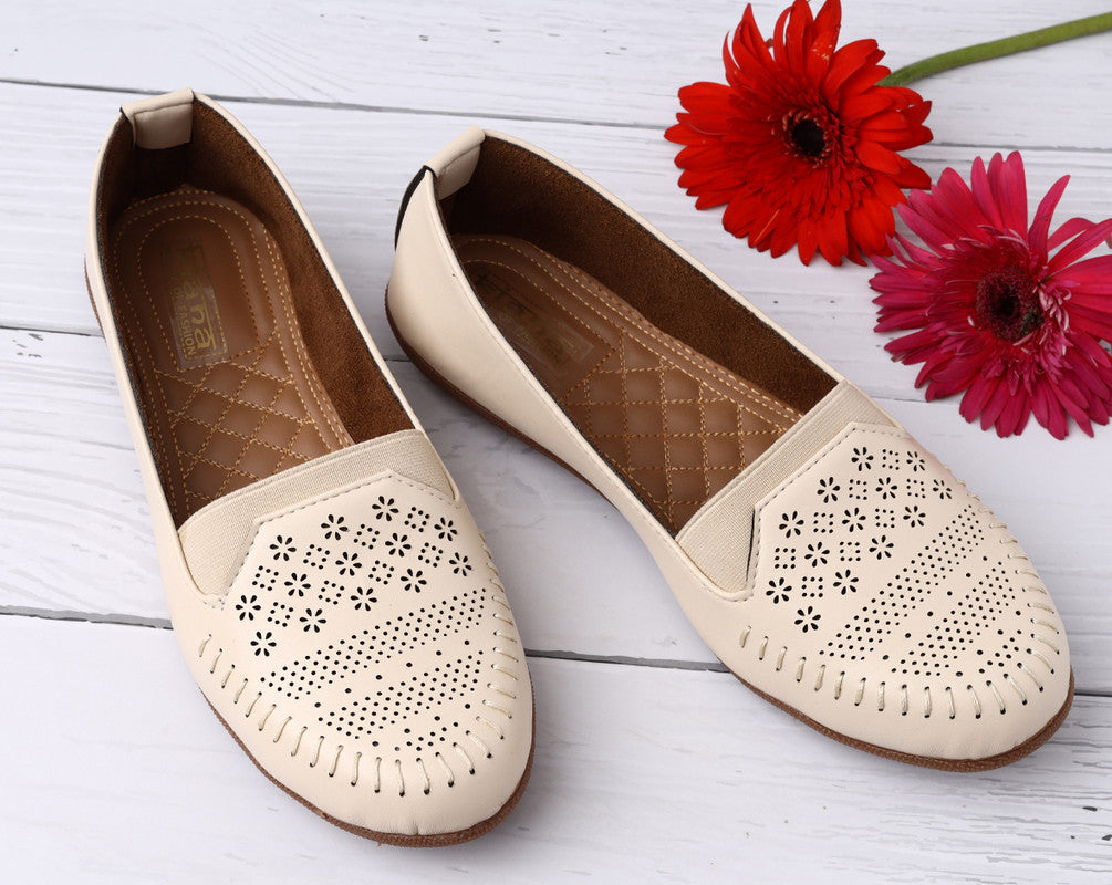 Ladies White Handmade Stylish Classic Design Loafers Shoes for Comfort Office and Home Wear!!