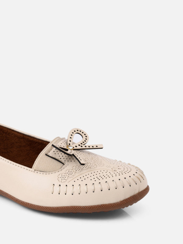Ladies White Handmade Stylish Classic Design Loafers Shoes for Comfort Office and Home Wear!!