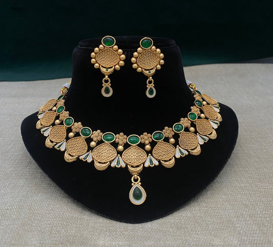 Green coloured Exclusive Rajwadi jewellery Necklace set with Earrings and matha patti!!