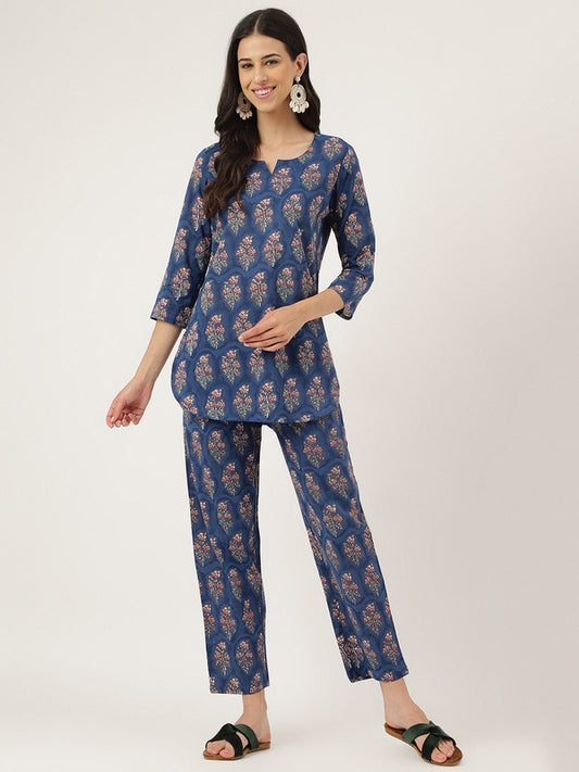 Blue & White Coloured Pure Cotton Floral Printed Round Neck 3/4 Sleeves Woman Designer Stylish Top & Trousers Night suit!!