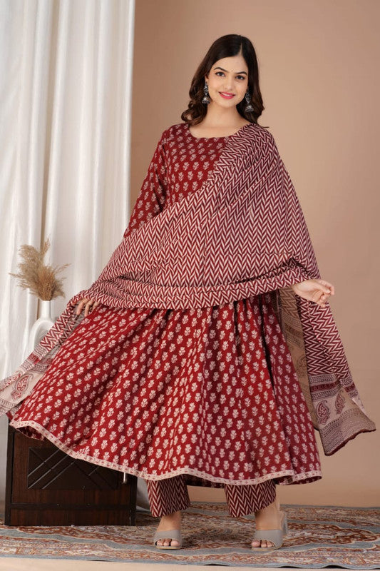 Maroon & Off White Coloured Premium Rayon Round Neck 3/4 Sleeves Women Designer Party wear Kurti with Pant & Dupatta!!