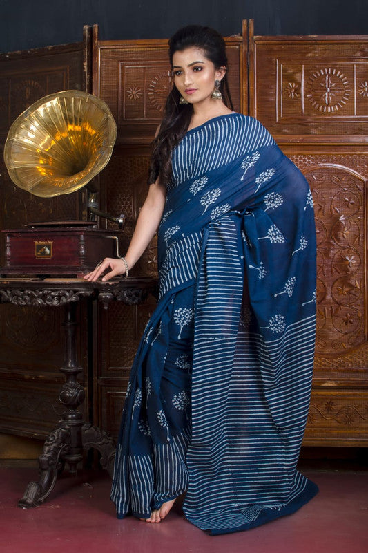 Blue & White Coloured Pure Cotton Beautiful Hand Block printed Women Daily/Party wear Saree with Blouse!!