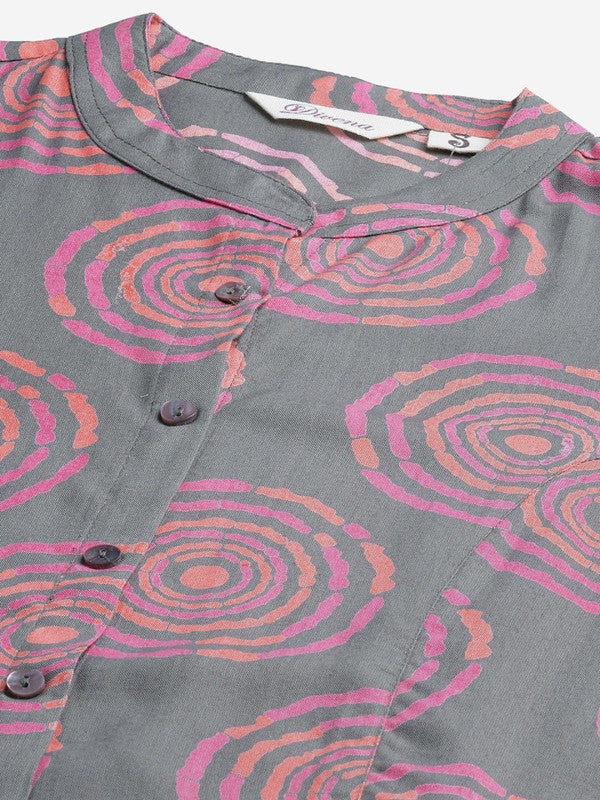 Grey and pink geometric printed opaque Mandarin collar shirt style top!!