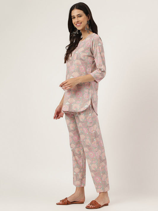 Light Pink & Multi Coloured Pure Cotton Floral Printed Round Neck 3/4 Sleeves Woman Designer Stylish Top & Trousers Night suit!!