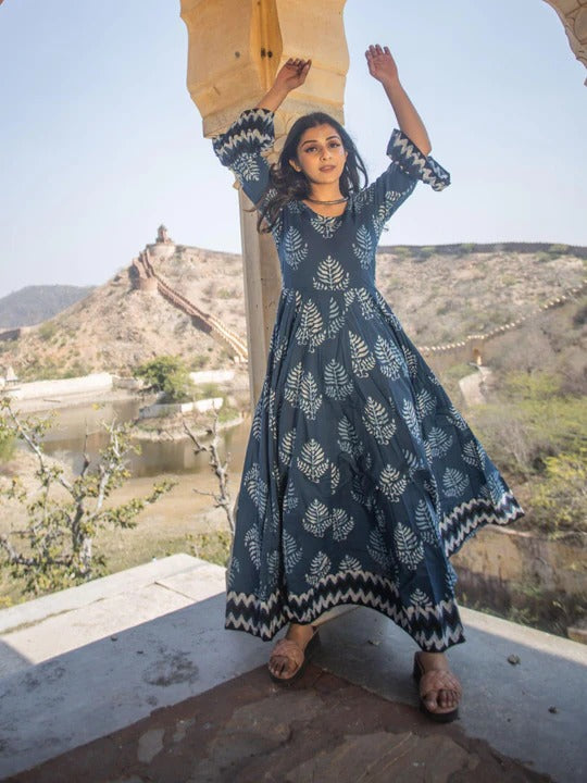 Blue & White Coloured Pure Cotton Floral Printed Round Neck Women Designer Party/Daily wear Anarkali Shape Kurti!!