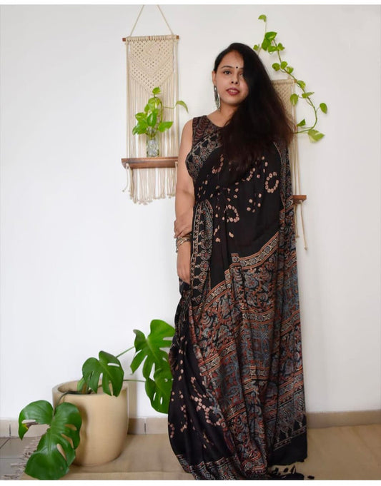 Black & Brown Coloured Imported Cotton Digital print Women Party wear Saree with Blouse!!