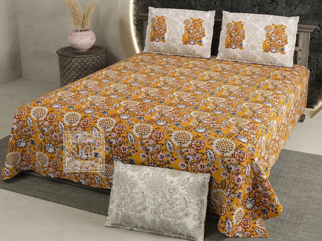 BEAUTIFUL HANDPRINT KING SIZE DOUBLE BEDSHEET!!