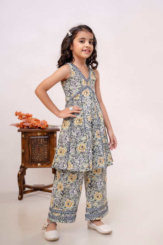 Green Coloured Pure Cotton with Beautiful Print Sleeveless Girls Kids Designer Party wear Kurti with Palazzo!!