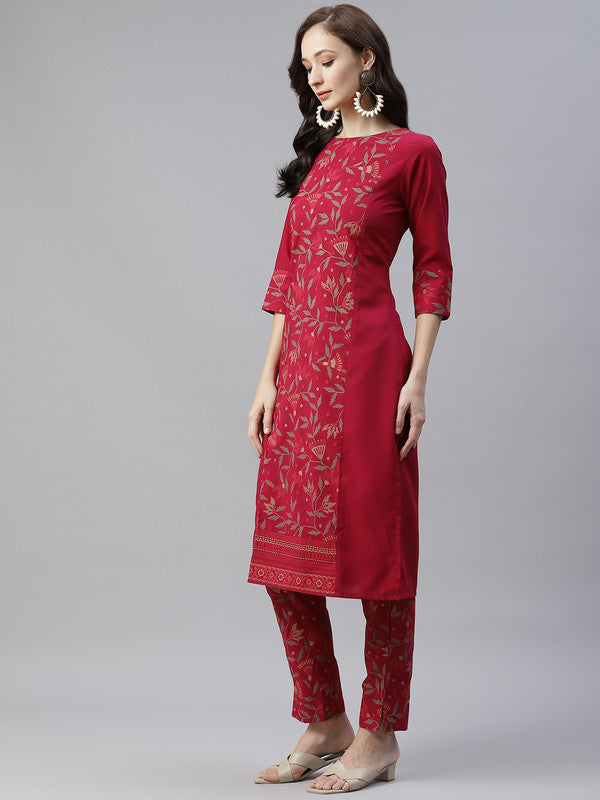 Dark Pink Coloured Premium Crep with foil print Round Neck 3/4 Sleeves Side Slit Women Designer Casual/Daily wear Straight Cut Kurti!!